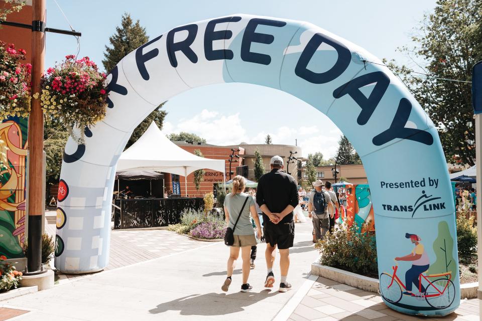 car free day arch