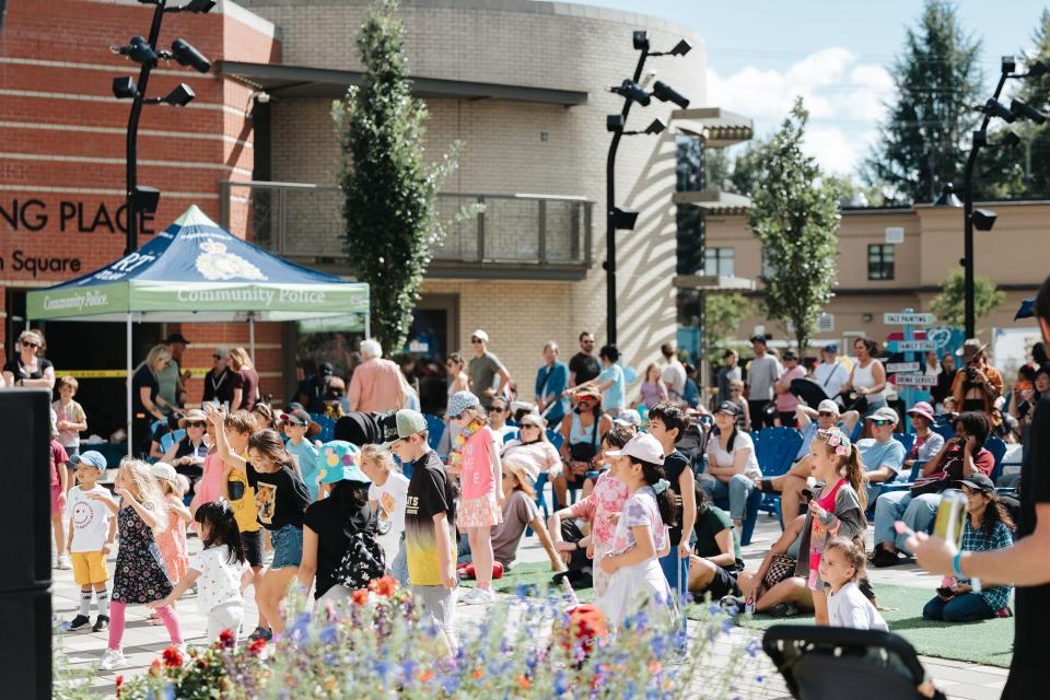 car free day dancing